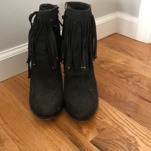 Black heeled boots